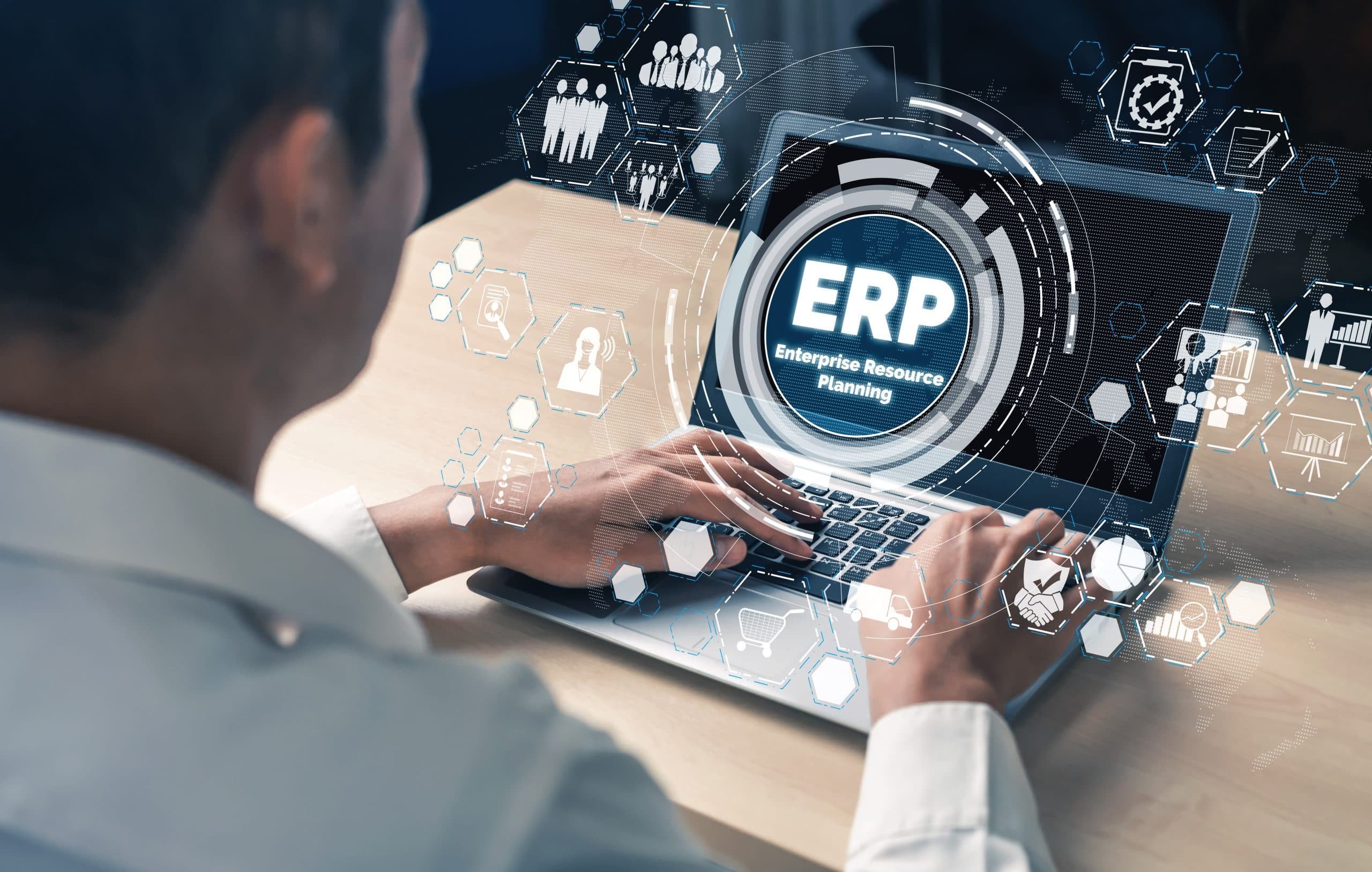 />

「ERP（Enterprise Resource Planning）」とは「企業資源計画」、すなわち企業経営の根幹となるリソースの適切な配分を実現するためのシステムです。「統合基幹業務システム」や「基幹システム」と呼ばれることもあります。ヒト・モノ・カネ・情報を統合的に管理するために、下記5つの代表的なシステムが搭載されていることがERPの特徴です。

 
<ul>
 	<li><strong>会計管理システム</strong></li>
 	<li><strong>生産管理システム</strong></li>
 	<li><strong>販売管理システム</strong></li>
 	<li><strong>在庫購買管理システム</strong></li>
 	<li><strong>人事給与管理システム</strong></li>
</ul>
 

<strong class=