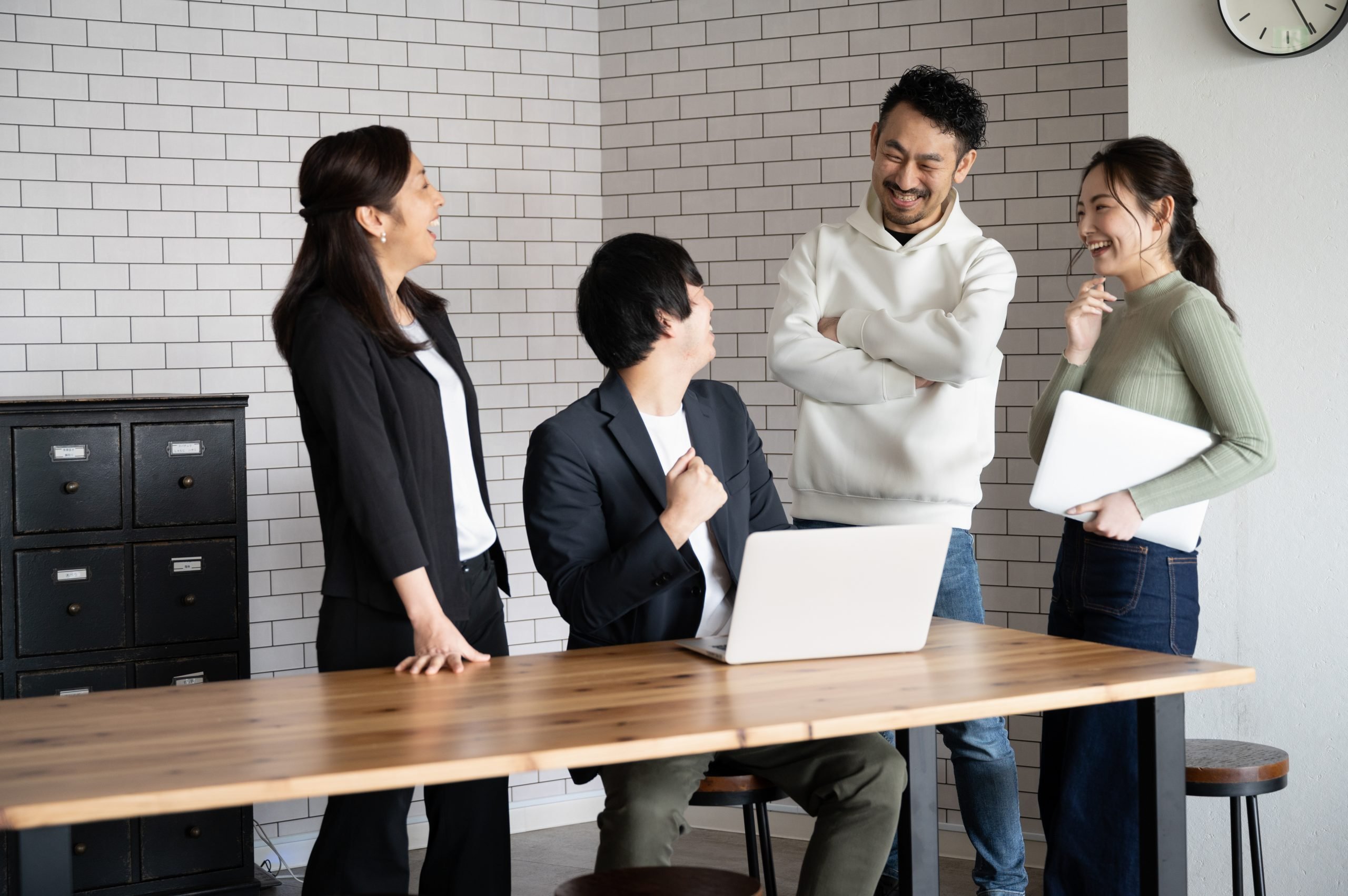 現状維持バイアスとは？なぜ現状を変えられないのか？原因とビジネスや人間関係への影響を専門家が徹底解説
